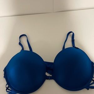 La Senza bra in 38D— Royal Blue in colour.